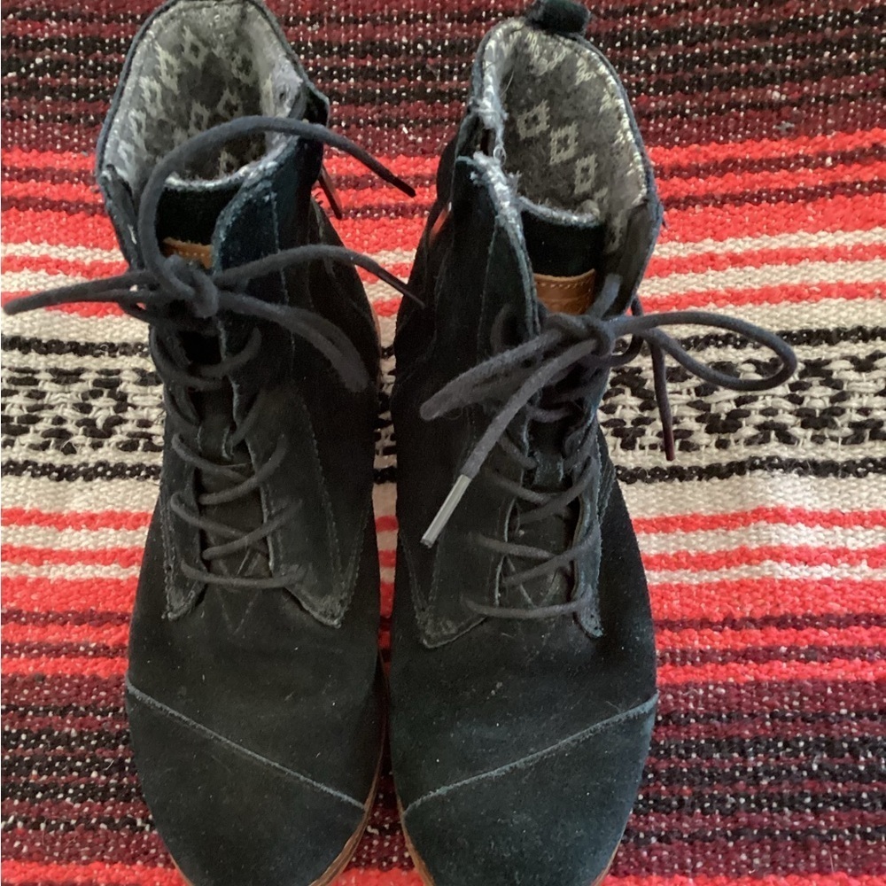 Toms Boots Womens 7 Alpa Lace Up Combat Black Suede Ankle Top Comfort Side Zip